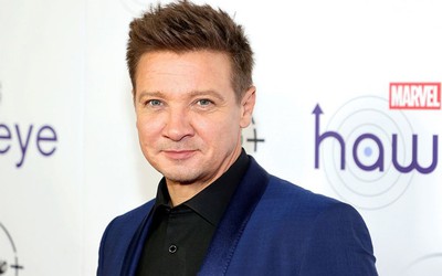 Jeremy Renner gửi lời cảm ơn đến mọi người sau tai nạn nguy kịch