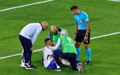 Cầu thủ Áo lên tiếng sau tình huống va chạm khiến Mbappe vỡ vách mũi