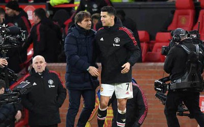 Conte nể mỗi Ronaldo sau trận thua Man United