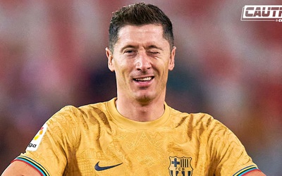 Lewandowski lập kỷ lục ấn tượng khi đưa Barca lên đầu bảng