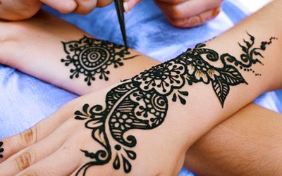 Xăm mực henna: Da phồng rộp, sưng tấy… nhập viện khẩn cấp