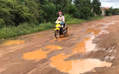 Lội bùn vào xã nông thôn mới ở Đắk Nông