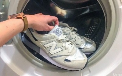 Mẹo làm sạch giày nhanh chóng với máy giặt
