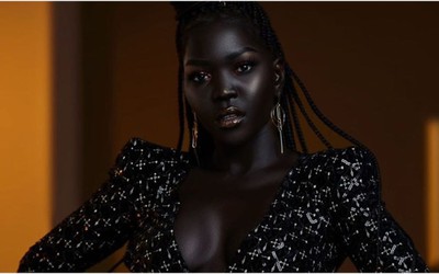 Nữ người mẫu khiến cả thế giới phát sốt với làn da đen hơn than