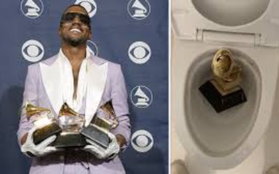 Kanye West "nổi điên" trên Twitter, đăng clip tiểu tiện lên cúp vàng Grammy danh giá