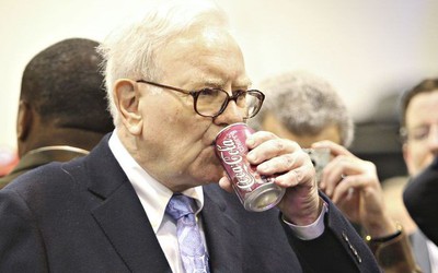 Warren Buffett -vị tỷ phú “nghiện” Cocacola, thích dùng phiếu giảm giá