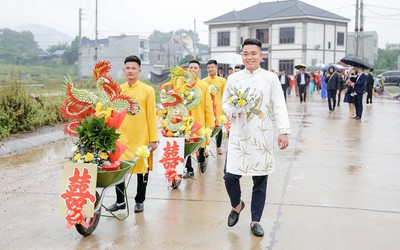 Thanh niên đem 7 xe rùa đi hỏi vợ khiến nhà gái "cười như được mùa"