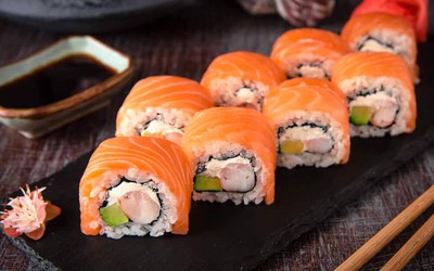 Người phụ nữ 34 tuổi bị mất ngủ, gặp ảo giác vì ăn sushi để lâu ngày