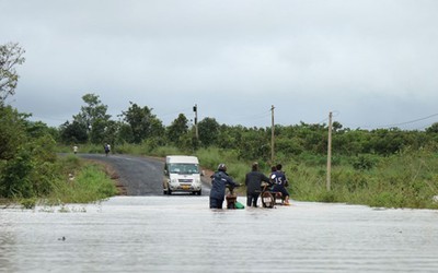 Toàn cảnh mưa lớn gây ngập lụt, sạt lở nhiều nơi ở miền Trung, Tây Nguyên