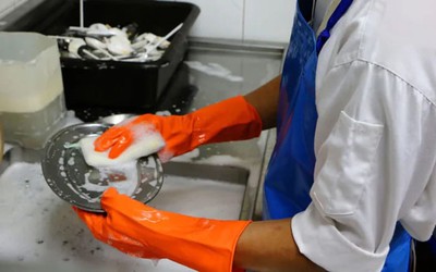 Xôn xao nhà hàng tuyển nhân viên rửa bát lương 1,1 tỷ đồng/năm