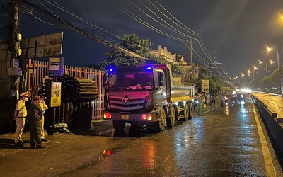 Tông đuôi xe ben đang đậu trên đường, nam thanh niên tử vong tại chỗ