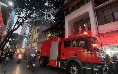 Bản tin 21/11: Cháy quán karaoke ở phố Mai Hắc Đế; Điều tra nguyên nhân vụ nổ trong TTTM