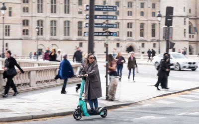 Paris sẽ cấm việc sử dụng xe scooter điện