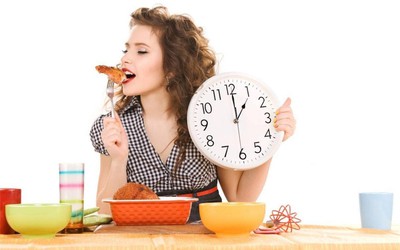 Nên ăn trưa vào lúc mấy giờ để có thể giảm cân?