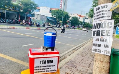 Cơm treo…
