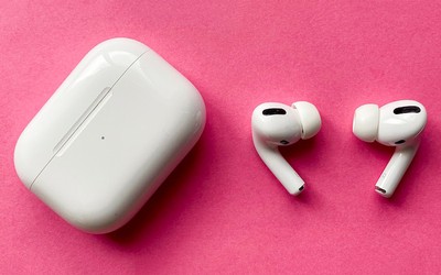 Từng nhận không ít "gạch đá" nay AirPods đã trở thành biểu tượng của sự giàu sang