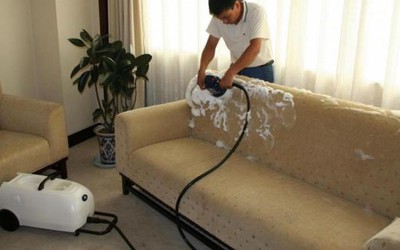 Đánh bay vết bẩn sofa trong tích tắc bằng những nguyên liệu rẻ tiền quen thuộc