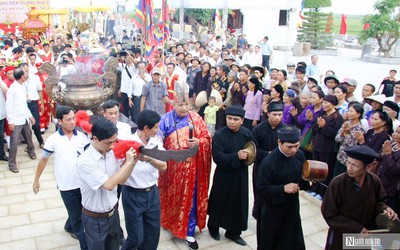 Chiêm ngưỡng Định Nam đao tương truyền Mạc Thái Tổ từng sử dụng