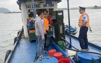 Quảng Ninh: Bị xử phạt 50 triệu vì bán xăng dầu trên biển sai vị trí