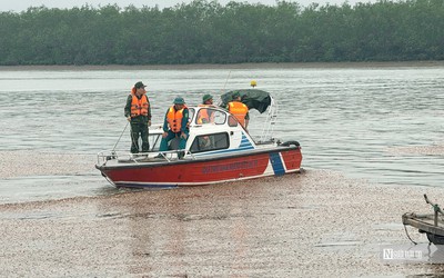 Quảng Ninh: 4 phụ nữ mất tích do lật thuyền nan