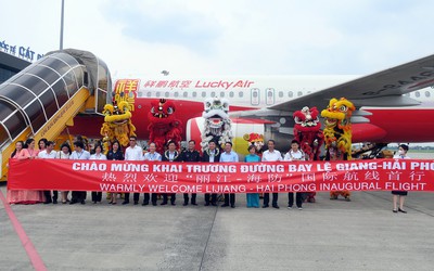 Chuyến bay đầu tiên từ Lệ Giang (Trung Quốc) hạ cánh tại Hải Phòng