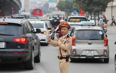 Người dân trở lại Hà Nội sau kỳ nghỉ lễ 2/9, cửa ngõ Thủ đô ùn tắc kéo dài