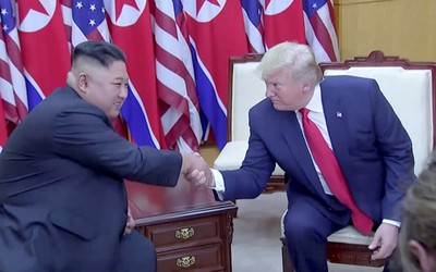 Cuộc gặp của TT Trump và Chủ tịch Kim Jong-un ở khu phi quân sự: Hy vọng cho hòa bình trên bán đảo Triều Tiên?