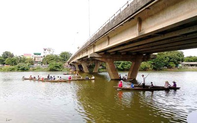 Huế: Bỏ lại xe máy trên cầu, nam thanh niên bất ngờ nhảy sông tự tử