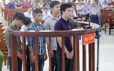 Trai làng hầu tòa vì dùng dao hỗn chiến khiến 1 người tử vong