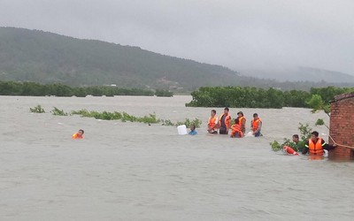 Đánh cá trong Bão số 10, một người bị đuối nước thương tâm