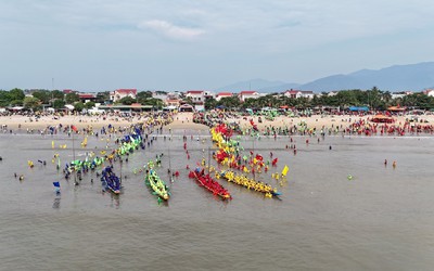 Quảng Bình: Sôi động lễ hội đua thuyền mừng Tết Độc lập