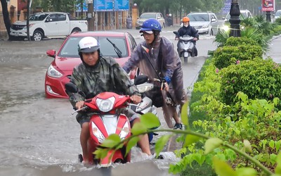 Ảnh: Quảng Bình mưa xối xả, nhiều tuyến đường ngập sâu