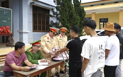 Việc làm ý nghĩa của CSGT Quảng Bình với người dân vùng biên giới