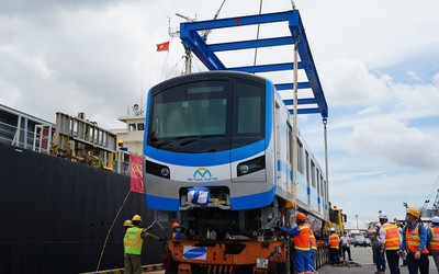 Đoàn tàu Metro số 1 chính thức về đến TP.HCM