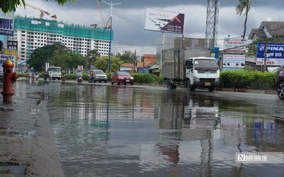 Bình Dương: Nhiều đoạn Quốc lộ 13 xuống cấp, ngập nặng dù không có mưa