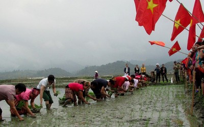 Câu chuyện đặc biệt về những lá đơn tâm huyết của các Đảng viên xin rút khỏi hộ nghèo để quyết tâm làm giàu