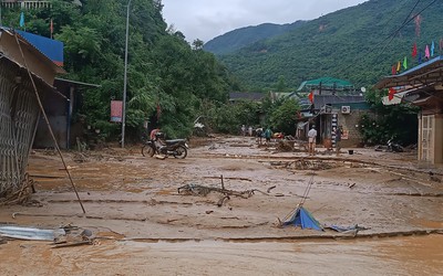 Người dân kinh hoàng nhớ lại giây phút lũ quét phá nát bản làng