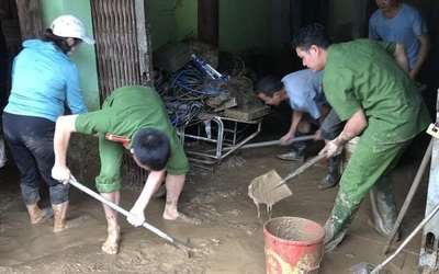 Chung tay khắc phục hậu quả nặng nề của trận lũ quét ở Nghệ An