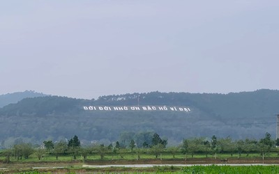 Chuyện chưa kể về dòng chữ "Đời đời nhớ ơn Bác Hồ vĩ đại" ở núi Thiên Nhẫn