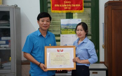 Công đoàn Đường sắt Việt Nam khen thưởng nhân viên dũng cảm cứu người
