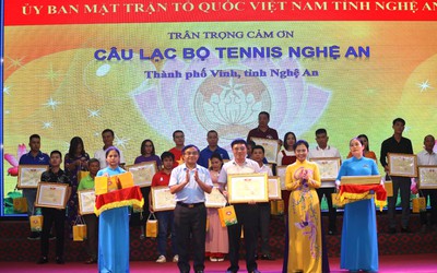CLB Tennis Báo chí Nghệ An nhận Bằng khen về công tác an sinh xã hội