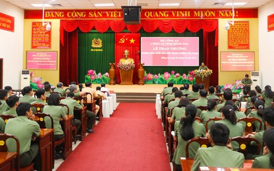 Khen thưởng các đơn vị tham gia bắt đối tượng bắt cóc trẻ em