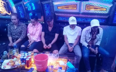 Bình Thuận: Bắt nhóm nam nữ tổ chức "tiệc ma tuý" trong quán karaoke