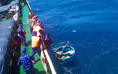 14 ngư dân của tàu cá bị chìm trên biển đã được cứu sống