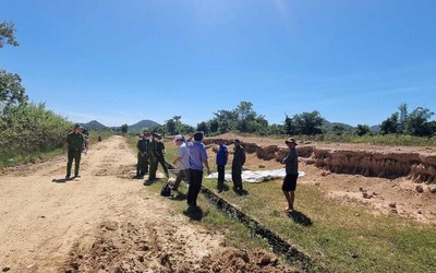 Bình Thuận: Điều tra nguyên nhân người đàn ông tử vong dưới mương nước