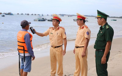 Bình Thuận kiểm tra hoạt động ca nô chở khách du lịch Hải đăng Kê Gà