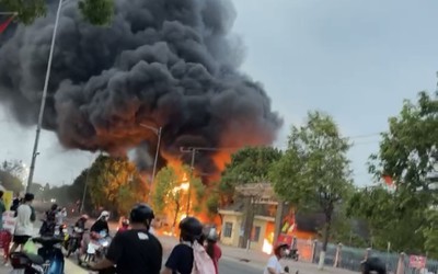Bình Thuận: Lửa bốc cháy dữ dội bên trong trụ sở Công an huyệnTánh Linh