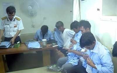 Lời kể của 12 ngư dân chìm tàu, thoát "lưỡi hái tử thần" trong Bão số 10