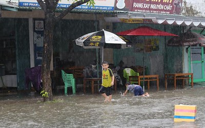 Quảng Nam: Nghịch cảnh hạ du "khóc" vì ngập lụt, thượng nguồn xin giữ nước