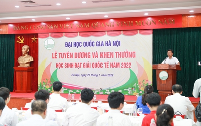 Trao thưởng cho học sinh đạt huy chương tại kỳ thi Olympic quốc tế